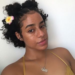 Meet your Posher, Ambar